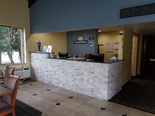 Days Inn by Wyndham Oak Ridge Knoxville image 1